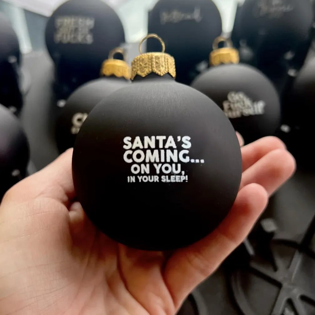 🎄 69% OFF NOW! 🤣 Funny Christmas Ornament - Humorous Design for Tree Decoration, Perfect Gift for Family Gatherings 🎁📦