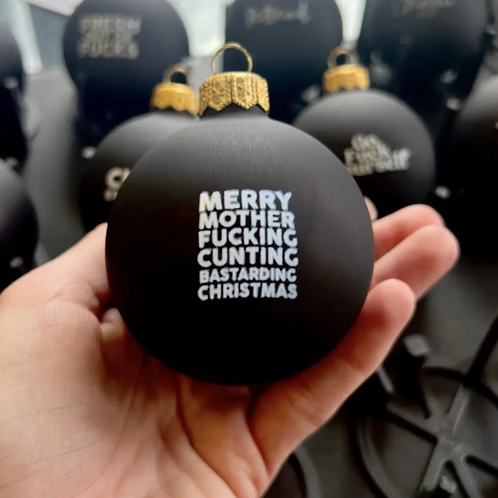 🎄 69% OFF NOW! 🤣 Funny Christmas Ornament - Humorous Design for Tree Decoration, Perfect Gift for Family Gatherings 🎁📦
