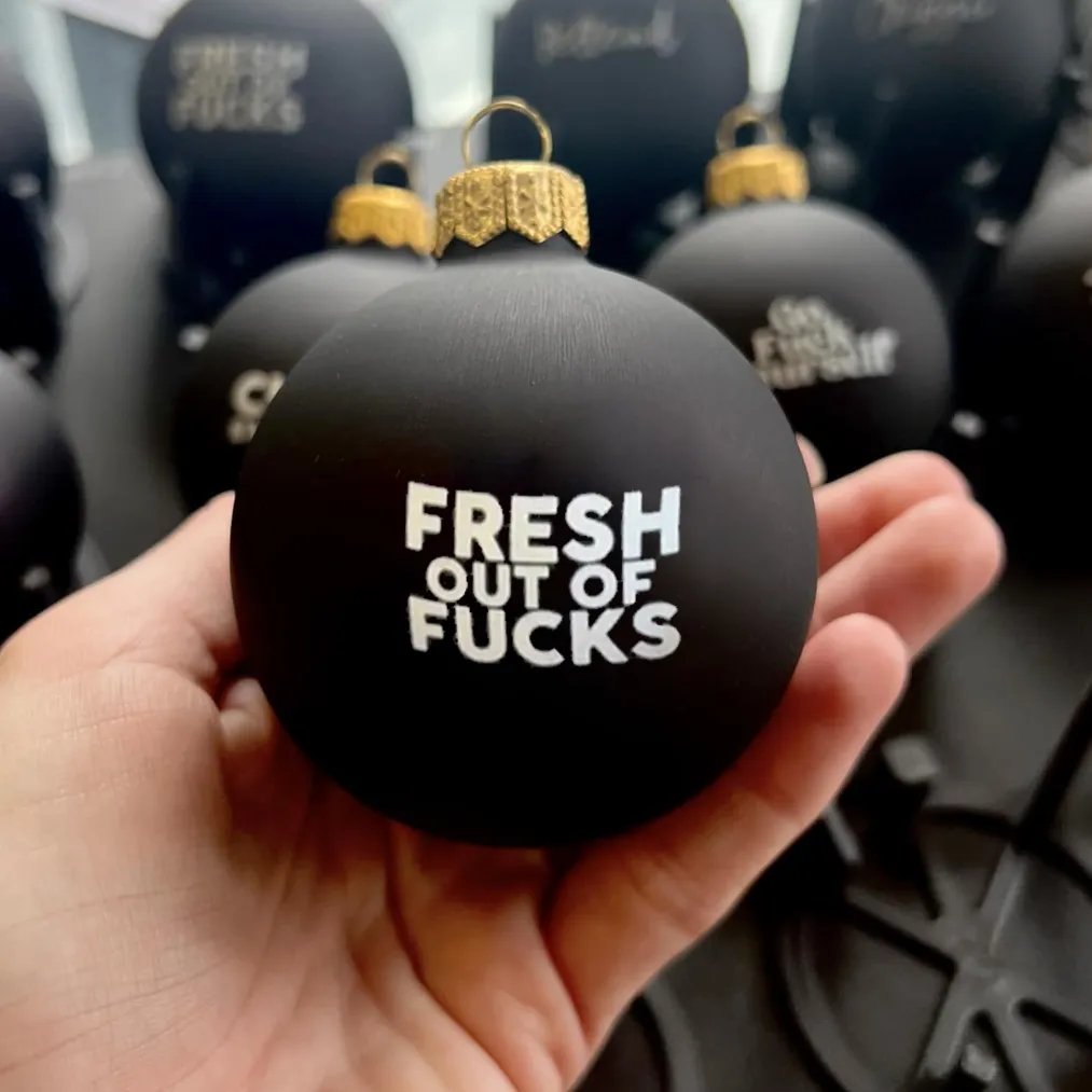 🎄 69% OFF NOW! 🤣 Funny Christmas Ornament - Humorous Design for Tree Decoration, Perfect Gift for Family Gatherings 🎁📦