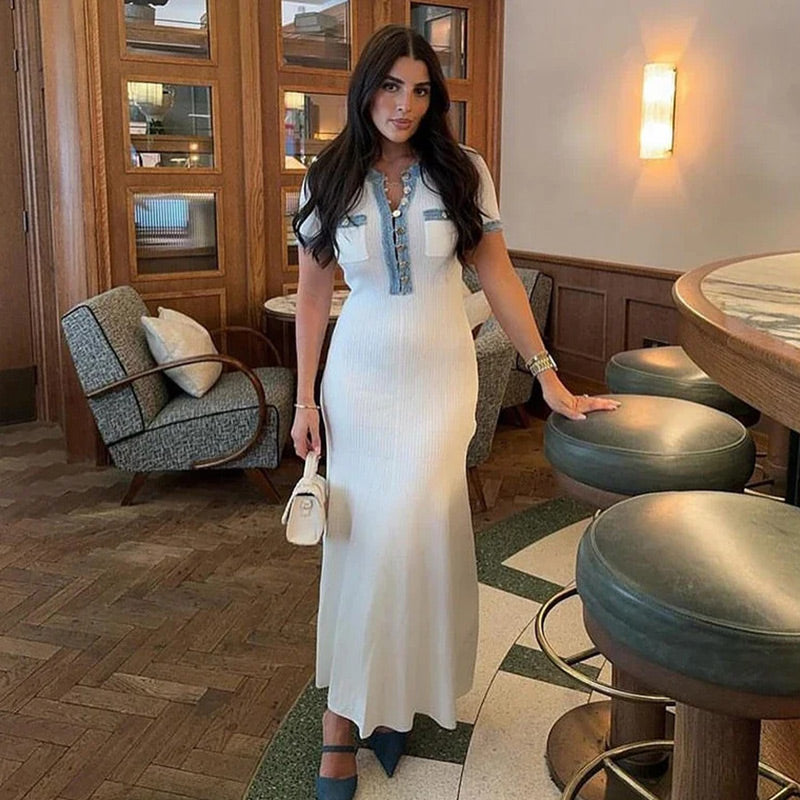 Fashionable Slim-Fit Knit Maxi Dress with Metal Buttons