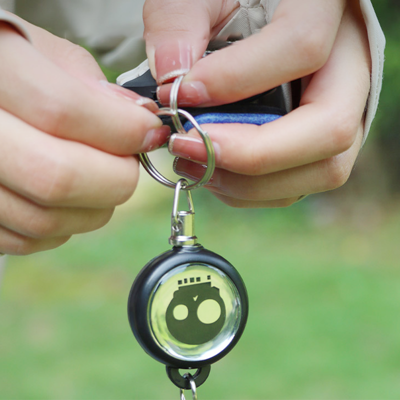 Heavy-Duty Retractable Keychain – Durable Cable, Compact Design & Secure Key & Card Holder💳